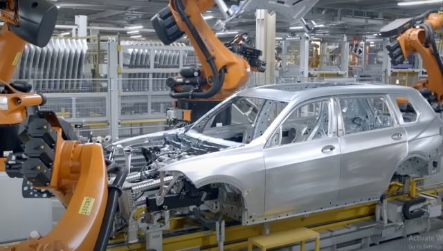 BMW uvodi humanoidne robote u proizvodnju automobila