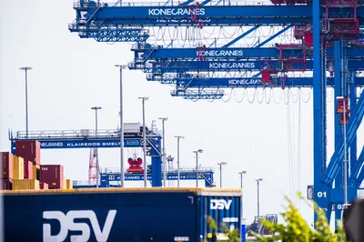 DSV kupuje DB Schenker: Rekordna akvizicija u logistici